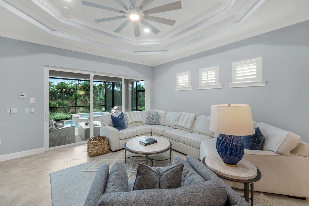 6392 Arriba Ave, Naples, FL 34113