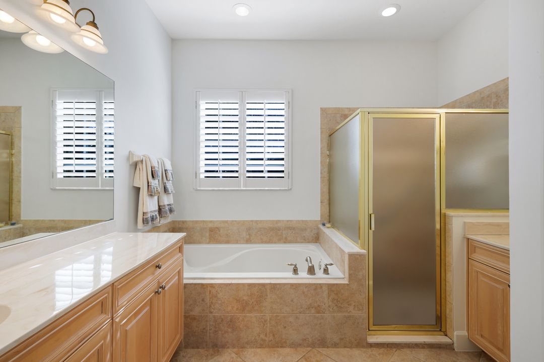 8737 Mustang Island Cir, Naples, FL 34113
