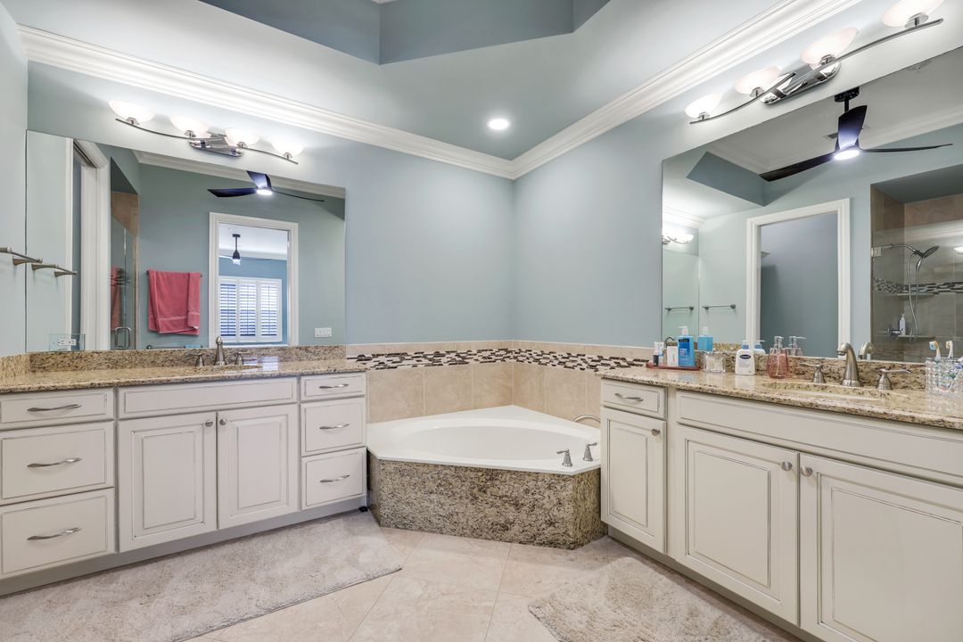 795 Bentwater Cir #204, Naples, FL 34108