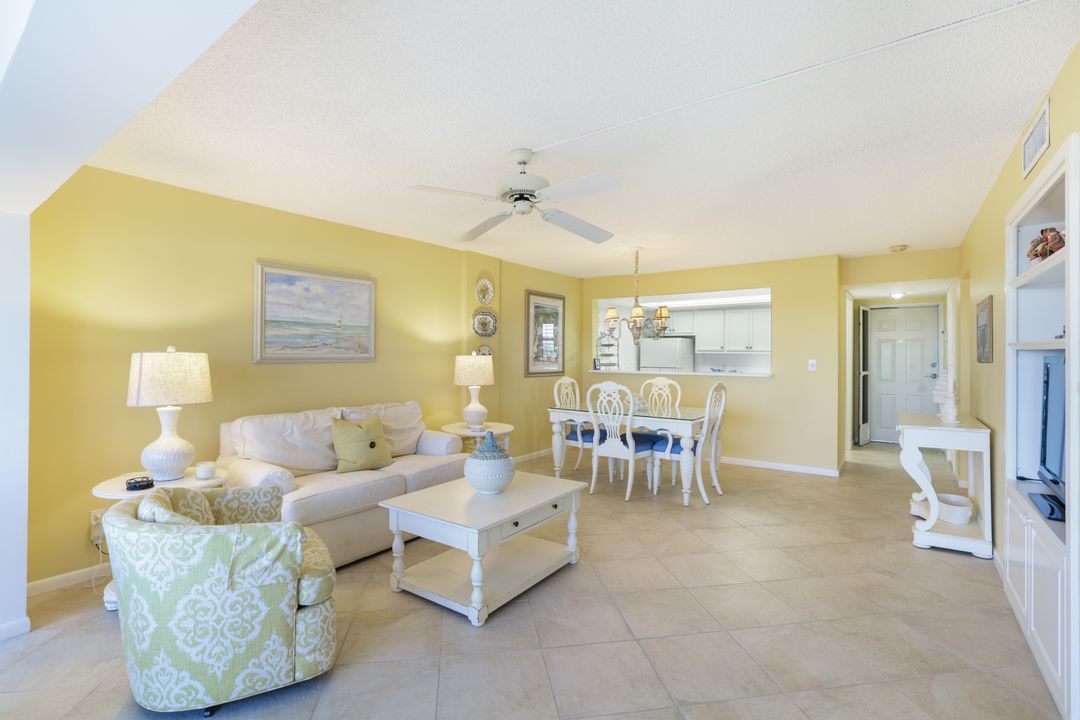 300 Park Shore Dr #5C, Naples, FL 34103