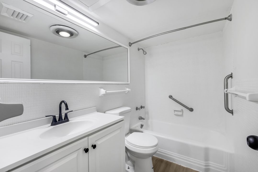 20 W Lucerne Cir #116, Orlando, FL 32801