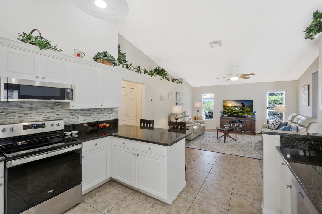 2217 NE 1st Pl, Cape Coral, FL 33909