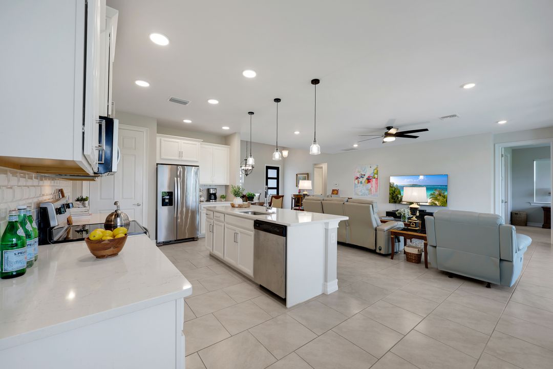 18725 Lake Hammock Dr, Naples, FL 34114