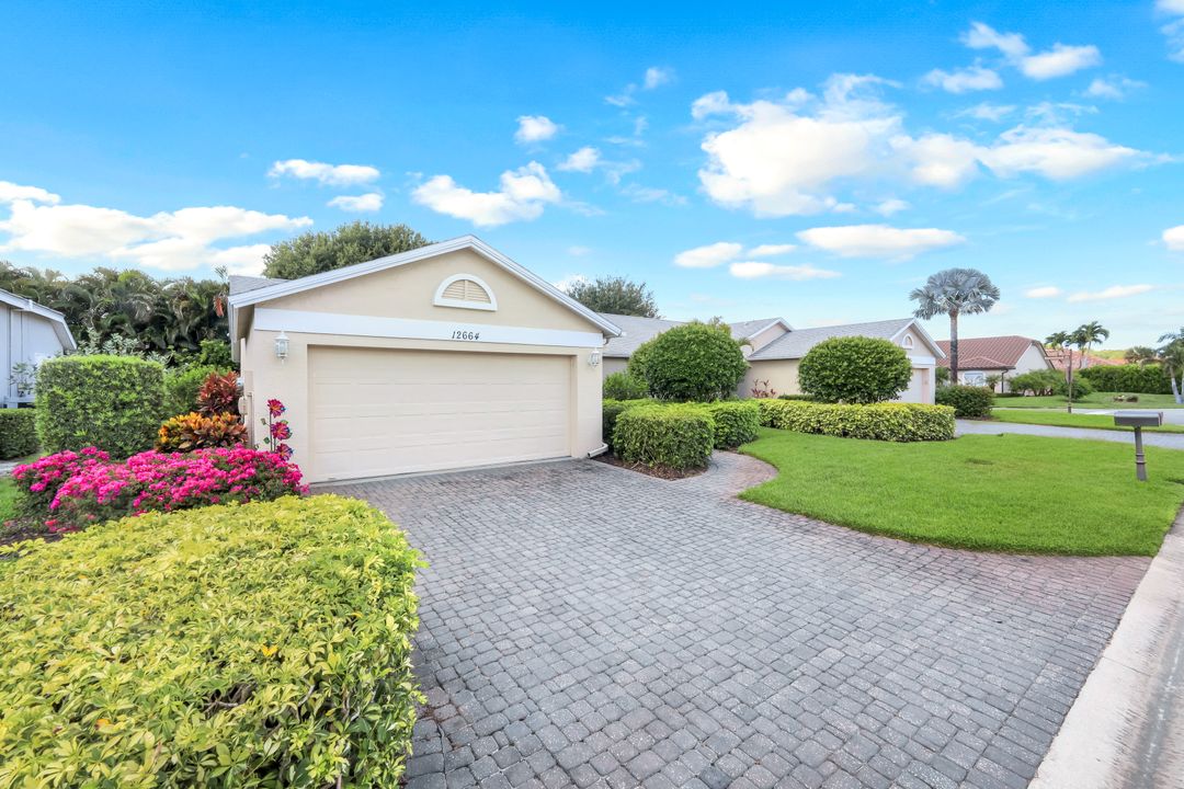 12664 Hunters Ridge Dr, Bonita Springs, FL 34135