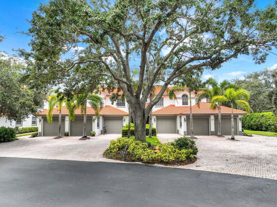 515 Laguna Royale Blvd  #102, Naples, FL 34119