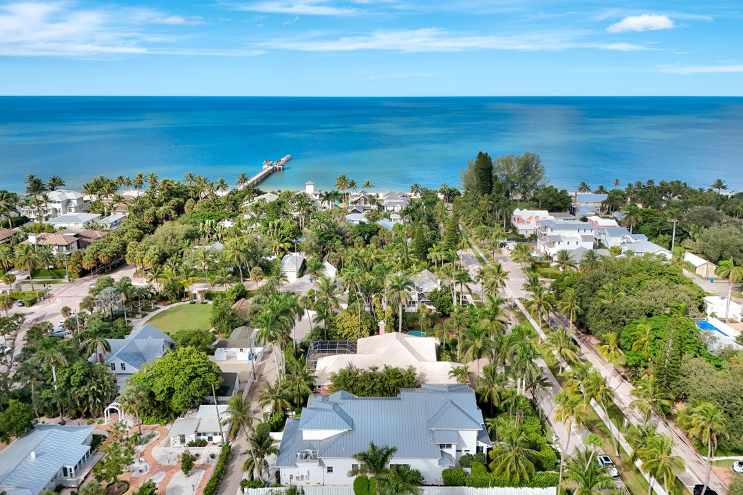 160 Broad Ave S, Naples, FL 34102
