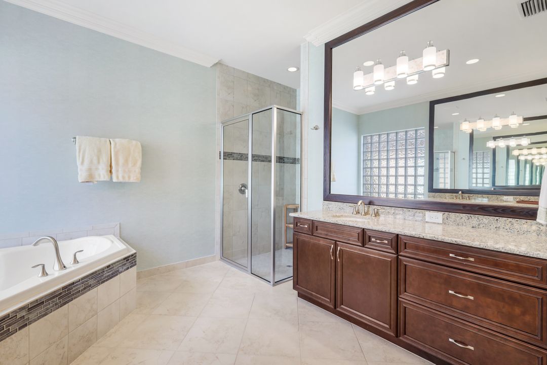 2915 Cinnamon Bay Cir, Naples, FL 34119