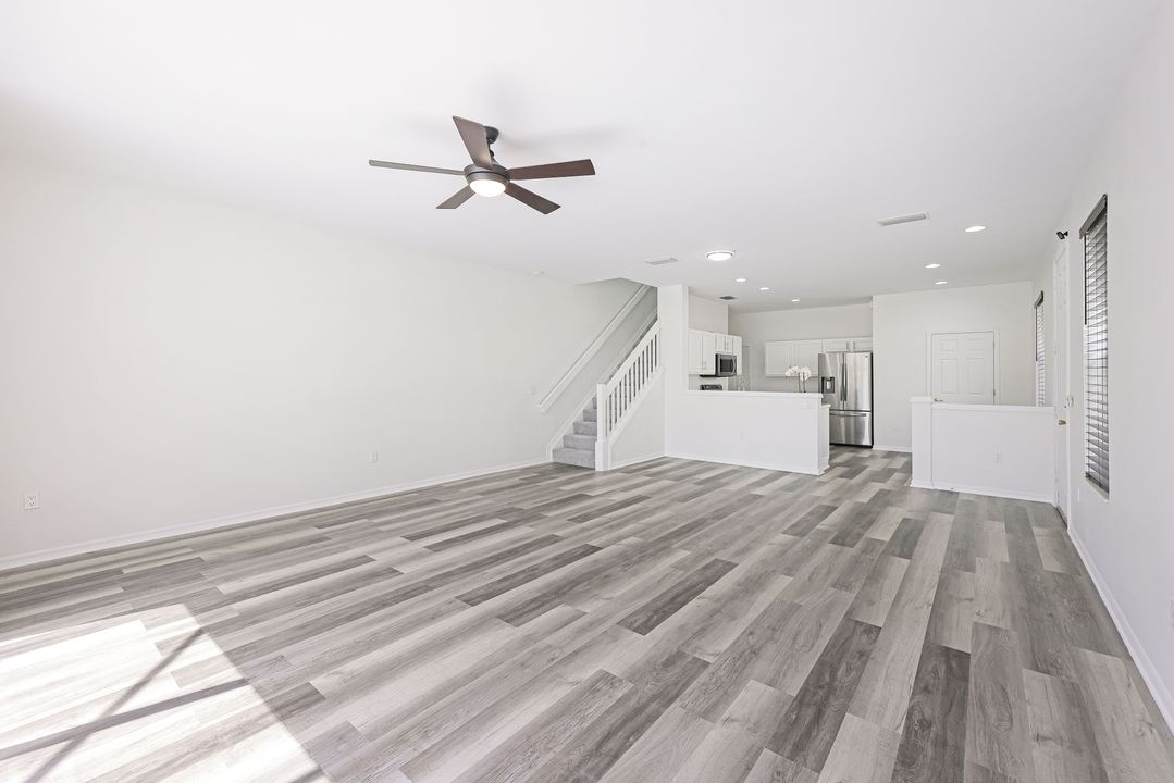 1152 Oxford Ln, Naples, FL 34105