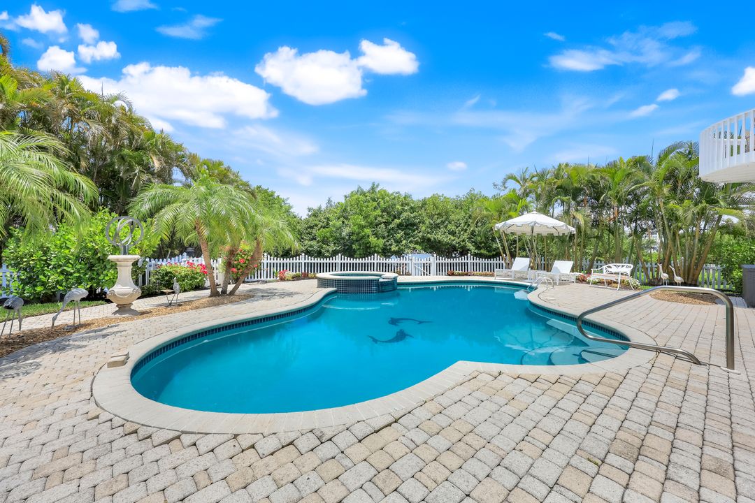 203 San Mateo Dr, Bonita Springs, FL 34134