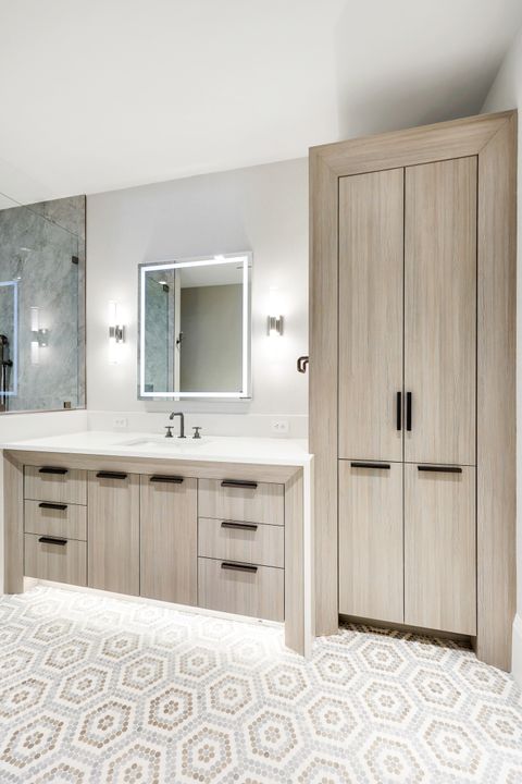 476 Palm Cir W, Naples, FL 34102