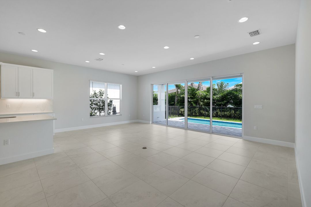 2741 Durham Cir, Naples, FL 34112