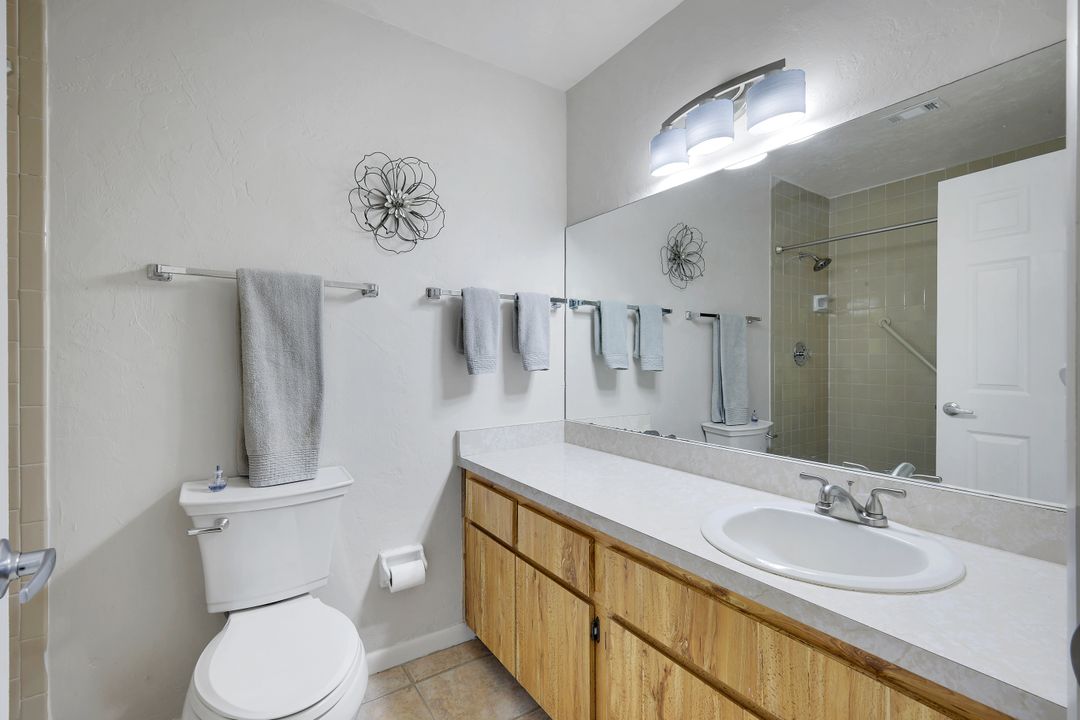 960 Palm View Dr #209, Naples, FL 34110