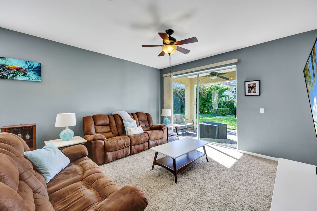 9262 Chestnut Tree Loop, Fort Myers, FL 33967