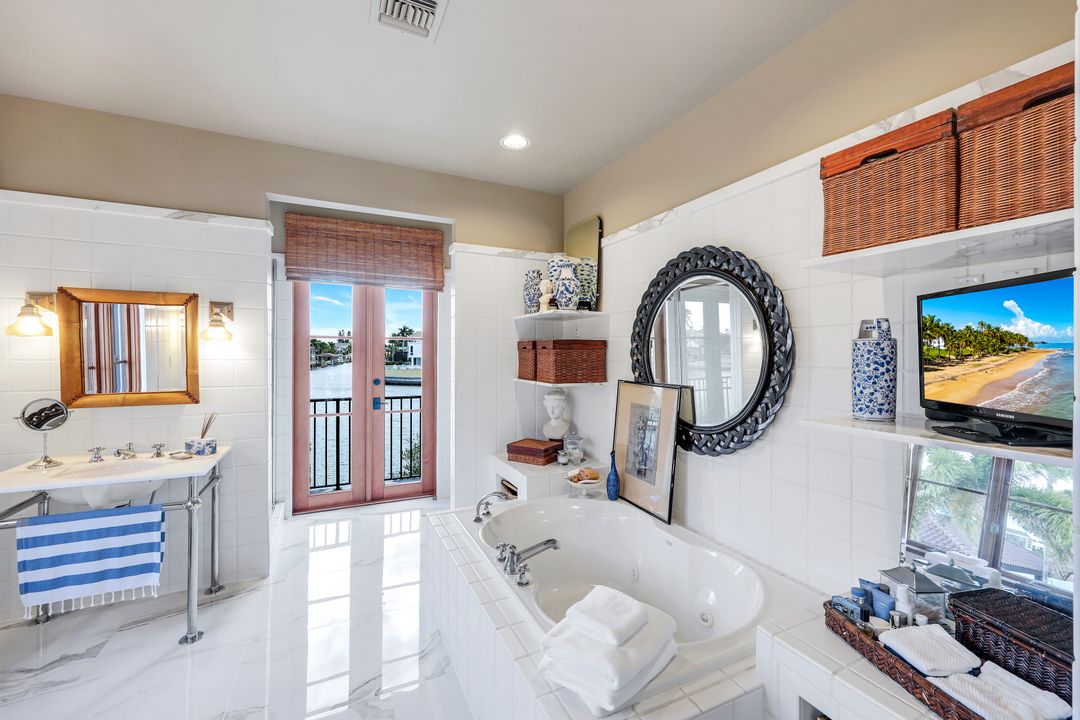 290 Channel Dr, Naples, FL 34108