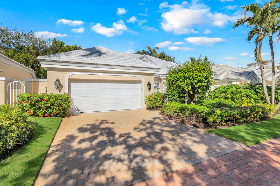 353 Carlton Pl, Naples, FL 34108