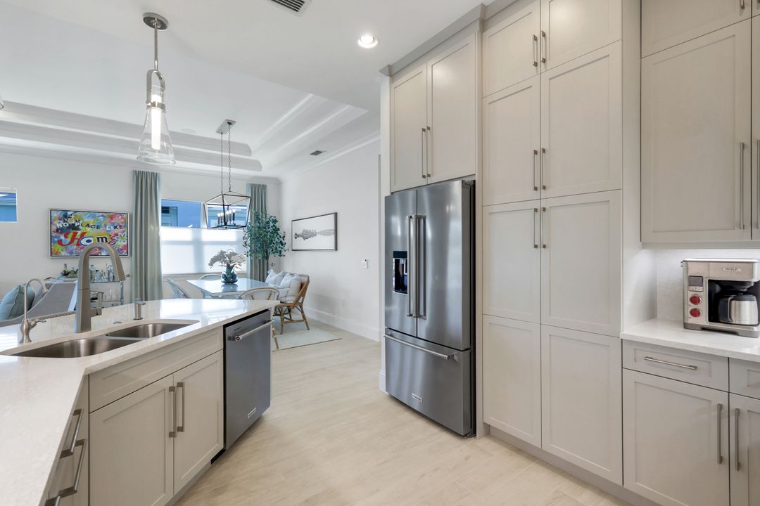 8825 Yucatan Ct, Naples, FL 34112