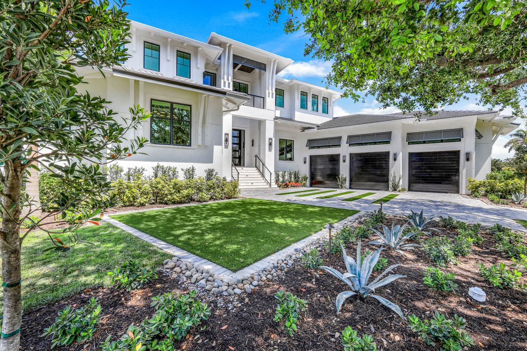 403 Neapolitan Way, Naples, FL 34103