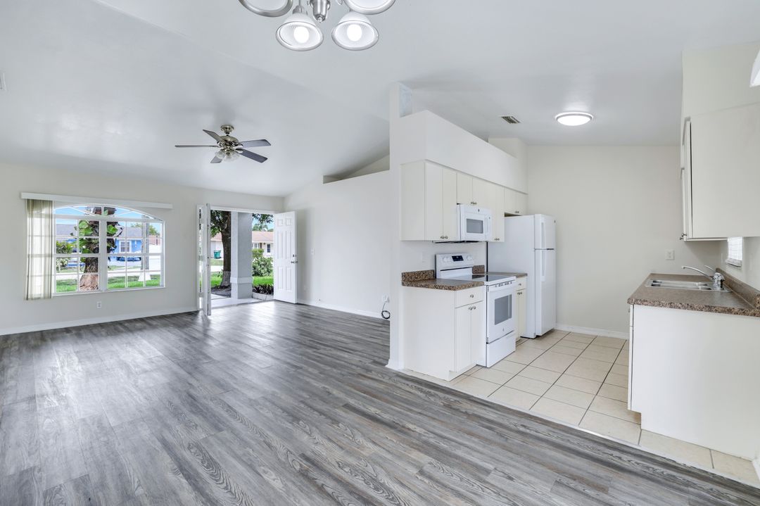 1717 43rd St SW, Naples, FL 34116