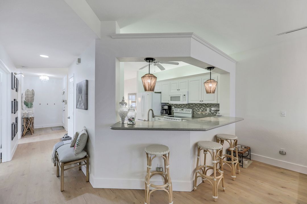 7108 Barrington Cir #2-102, Naples, FL 34108