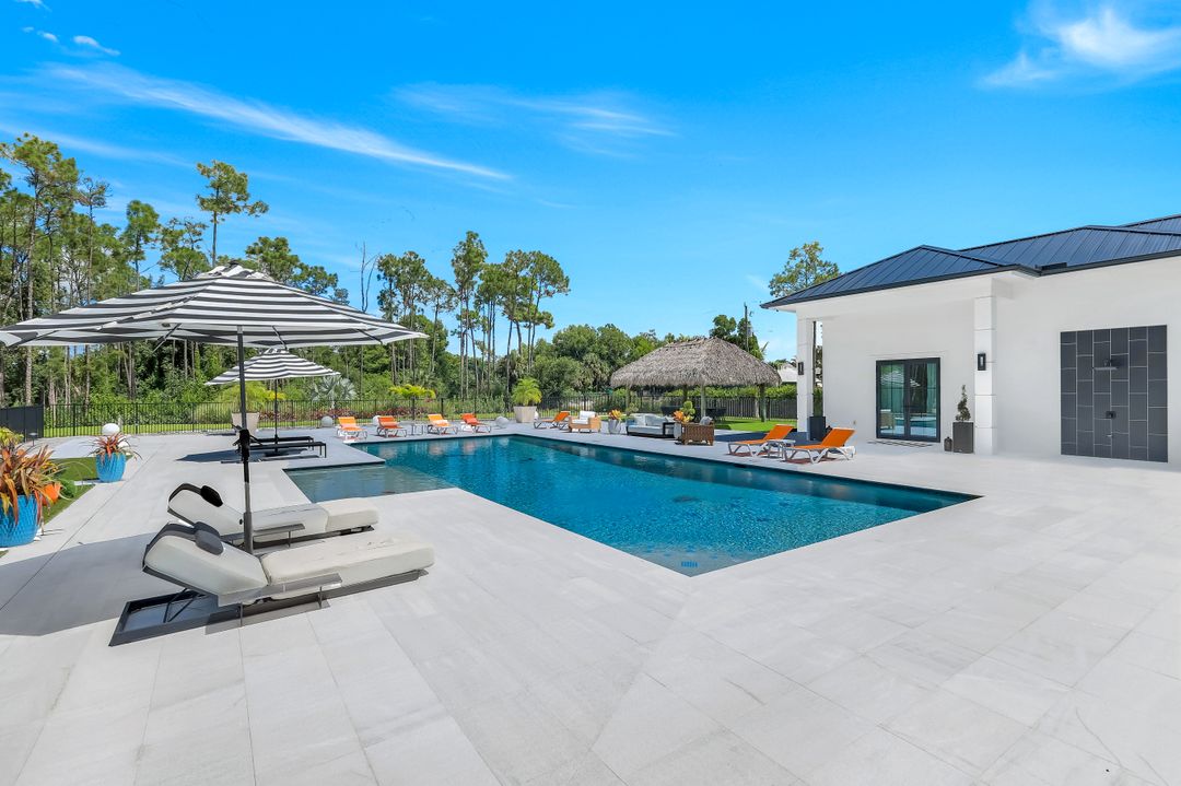6677 Hunters Rd, Naples, FL 34109