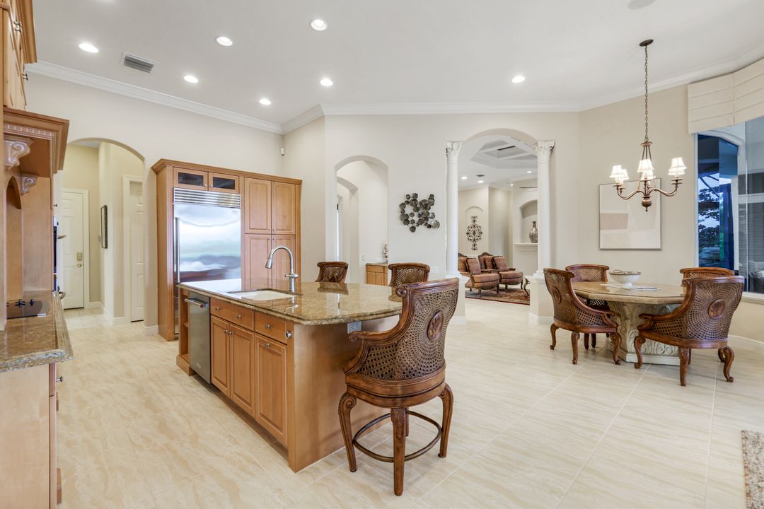 7511 Hogan Ct, Naples, FL 34113