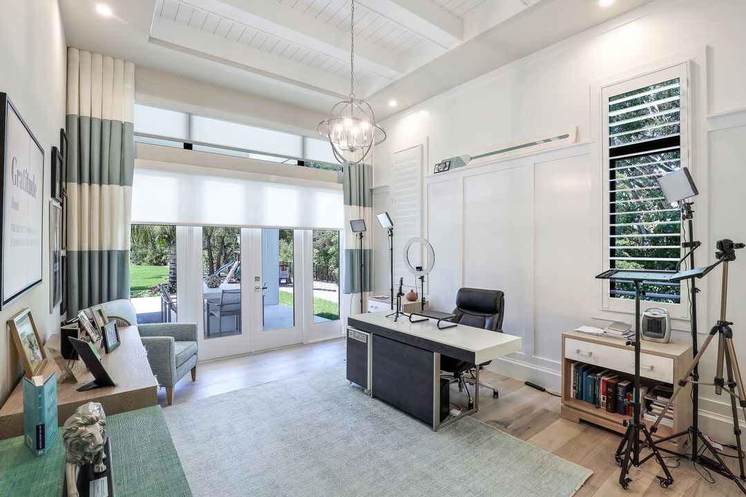 125 Caribbean Rd, Naples, FL 34108