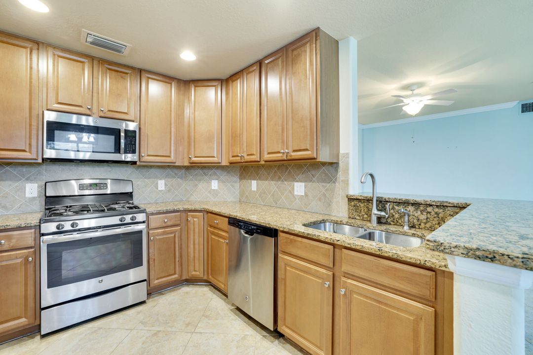 3165 Aviamar Cir #102, Naples, FL 34114