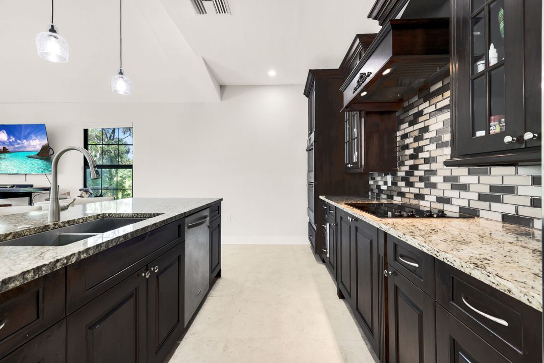 5630 Copper Leaf Ln, Naples, FL 34116