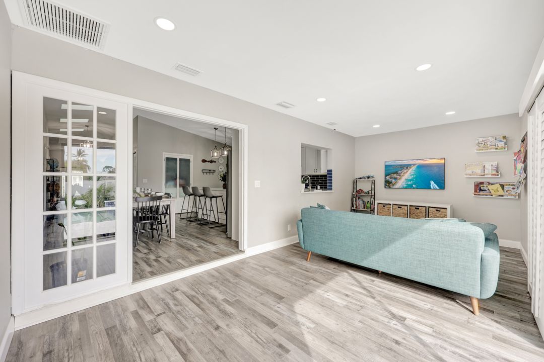 738 101st Ave N, Naples, FL 34108