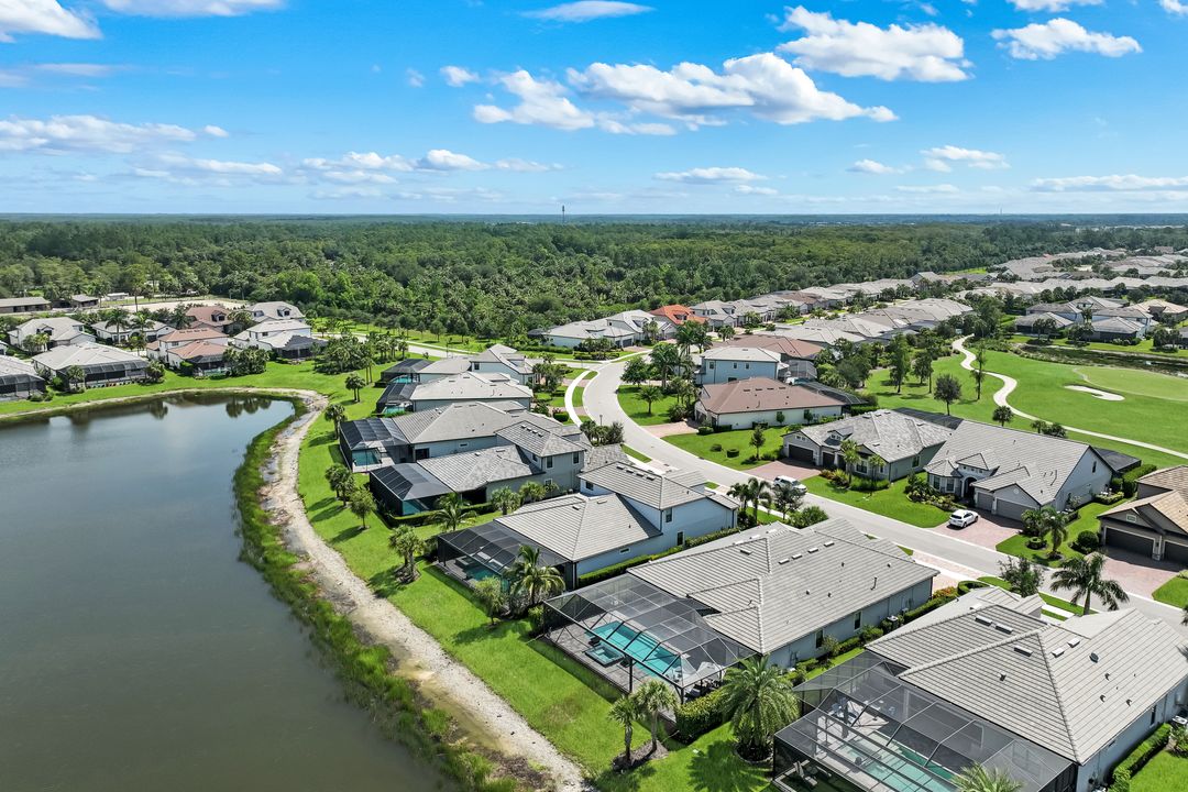 9577 Everglades Dr, Naples, FL 34120
