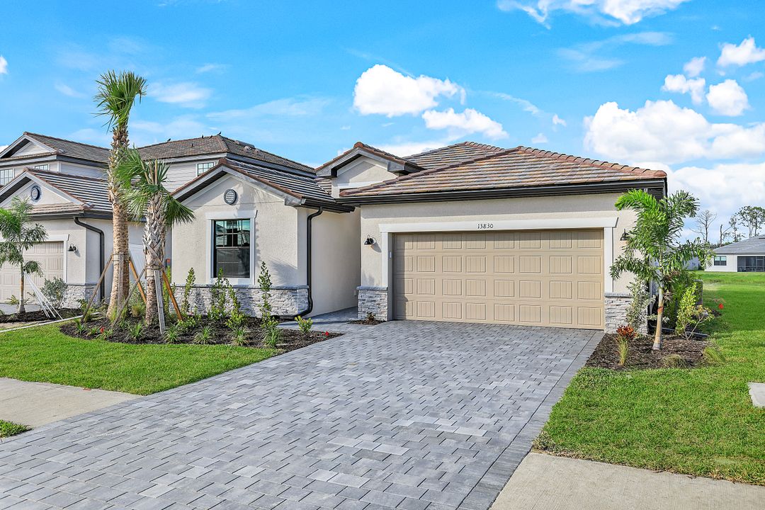 13838 Hunter Oak Dr, Fort Myers, FL 33913