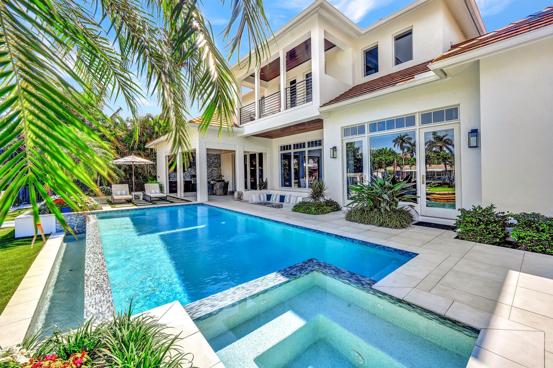 1501 Bluefin Ct, Naples, FL 34102