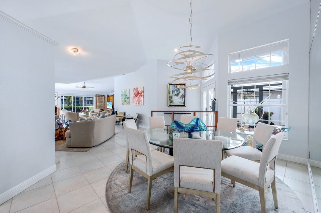 1343 Old Oak Ln, Naples, FL 34110