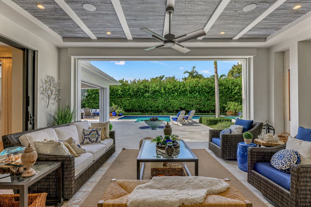 679 Rudder Rd, Naples, FL 34102