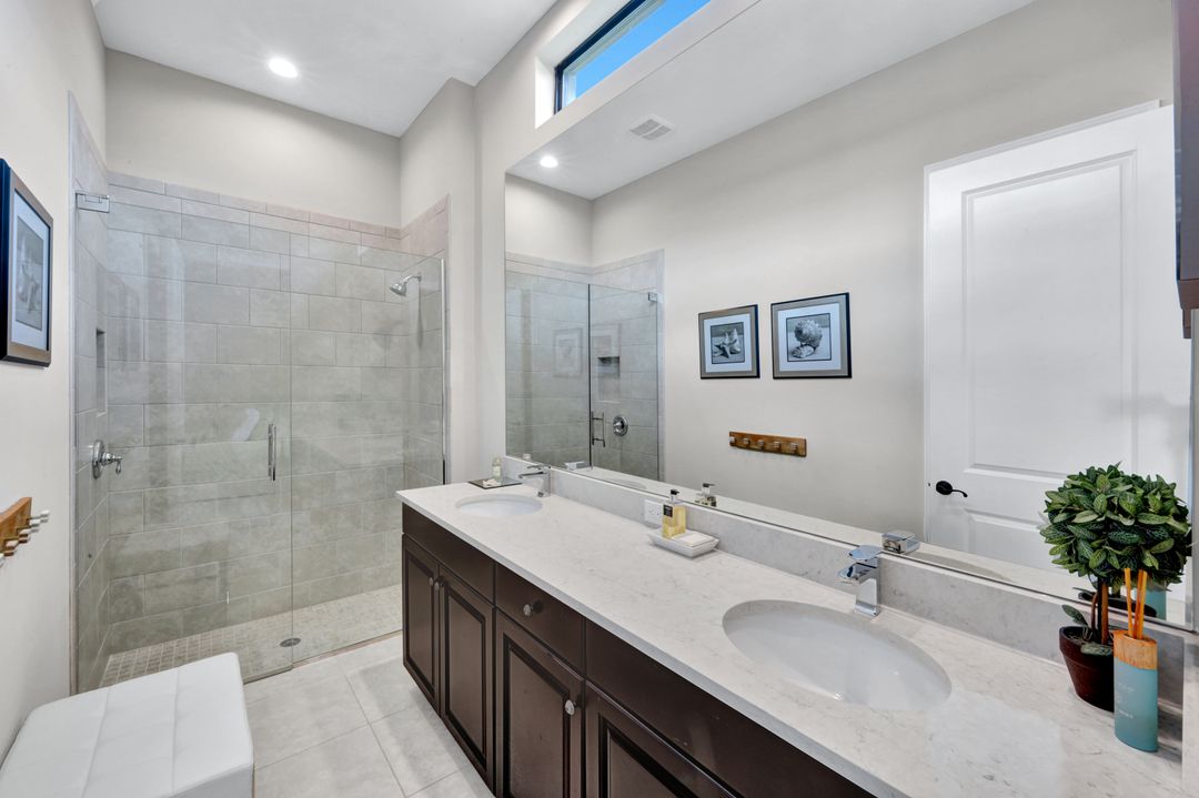 8675 Amour Ct, Naples, FL 34119
