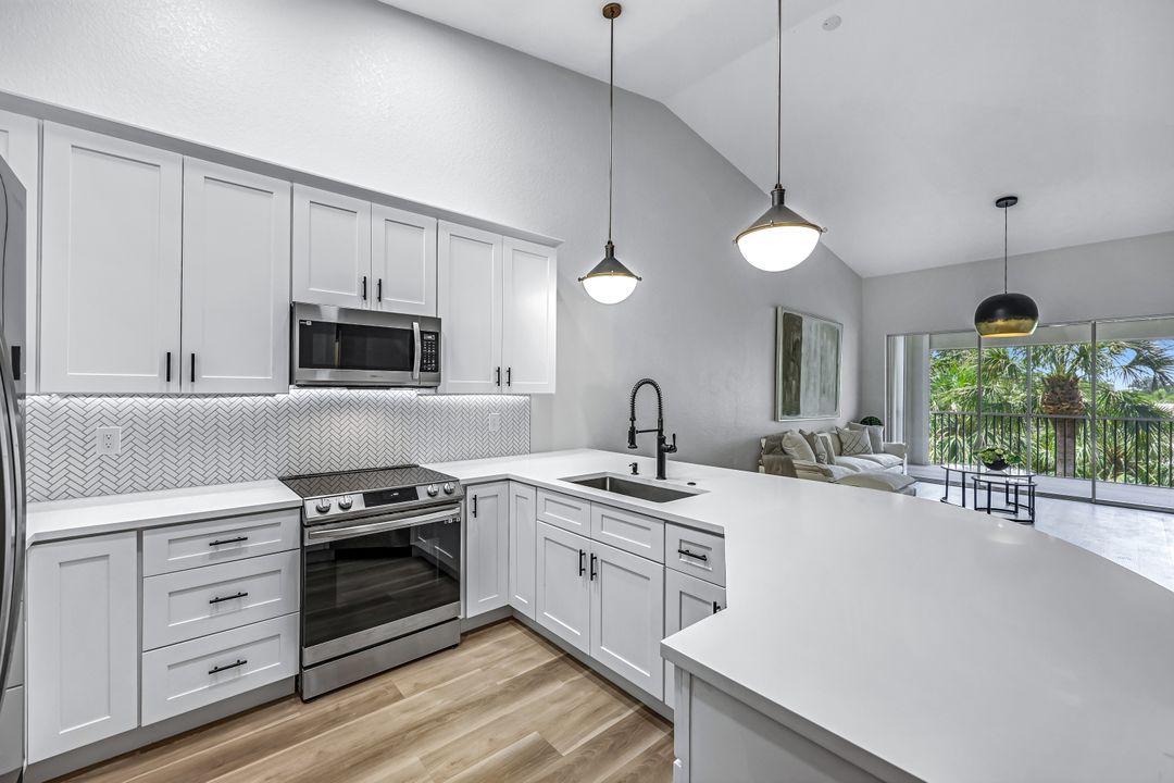 7741 Pebble Creek Cir #302, Naples, FL 34108