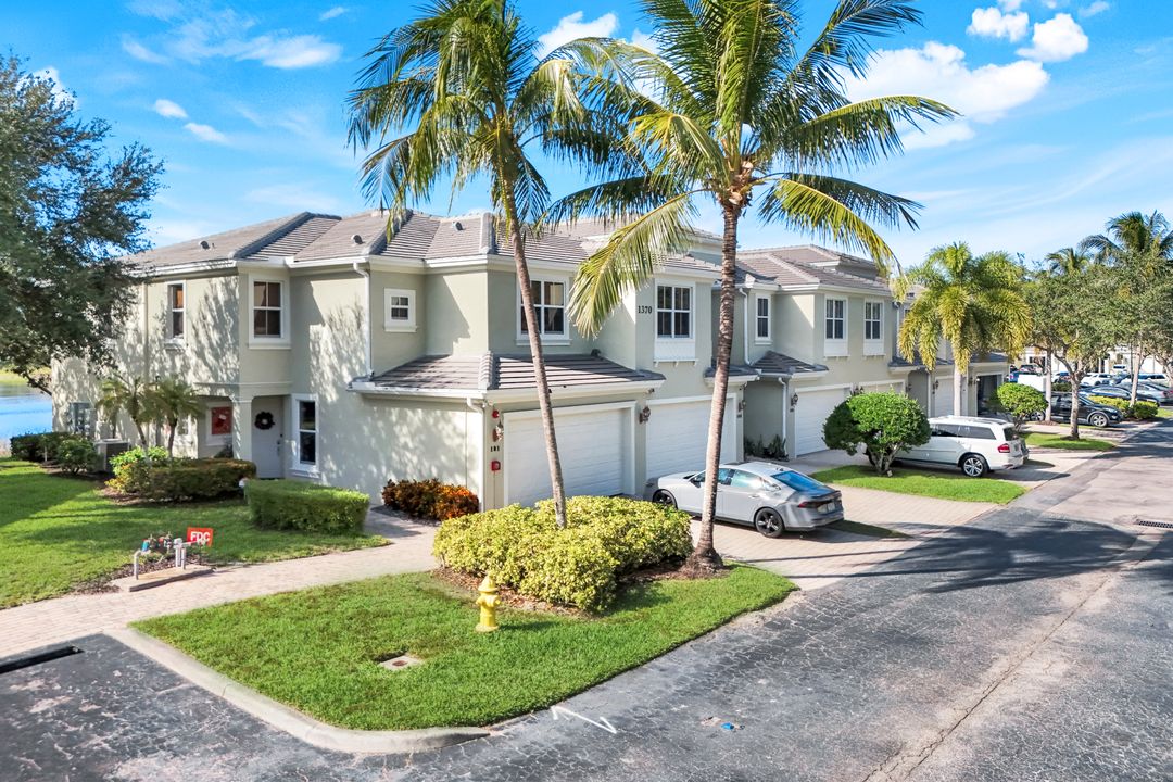 1370 Mariposa Cir #102, Naples, FL 34105