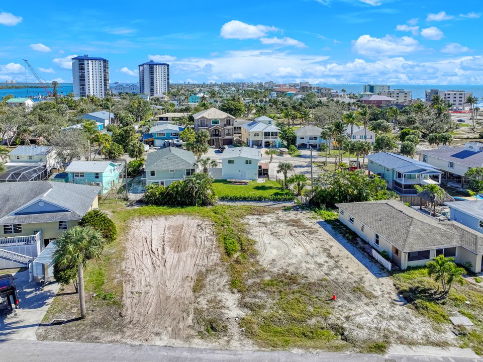 144 Hercules Dr, Fort Myers Beach, FL 33931