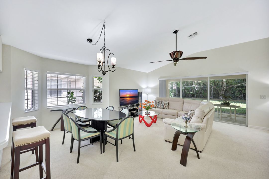 4910 Europa Dr, Naples, FL 34105