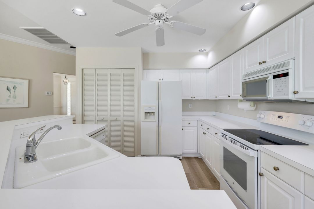 190 Palmetto Dunes Cir, Naples, FL 34113