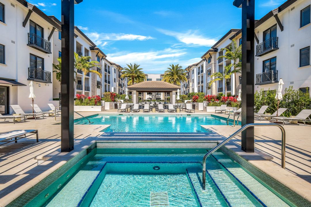 1135 3rd Ave S #518, Naples, FL 34102