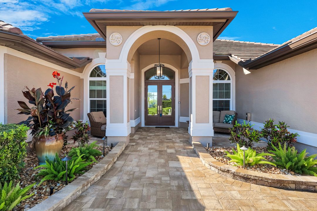 2022 El Dorado Pkwy W, Cape Coral, FL 33914