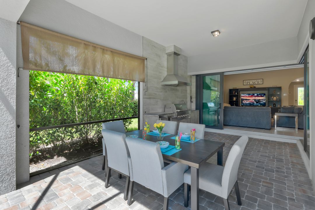 9640 Everglades Dr, Naples, FL 34120