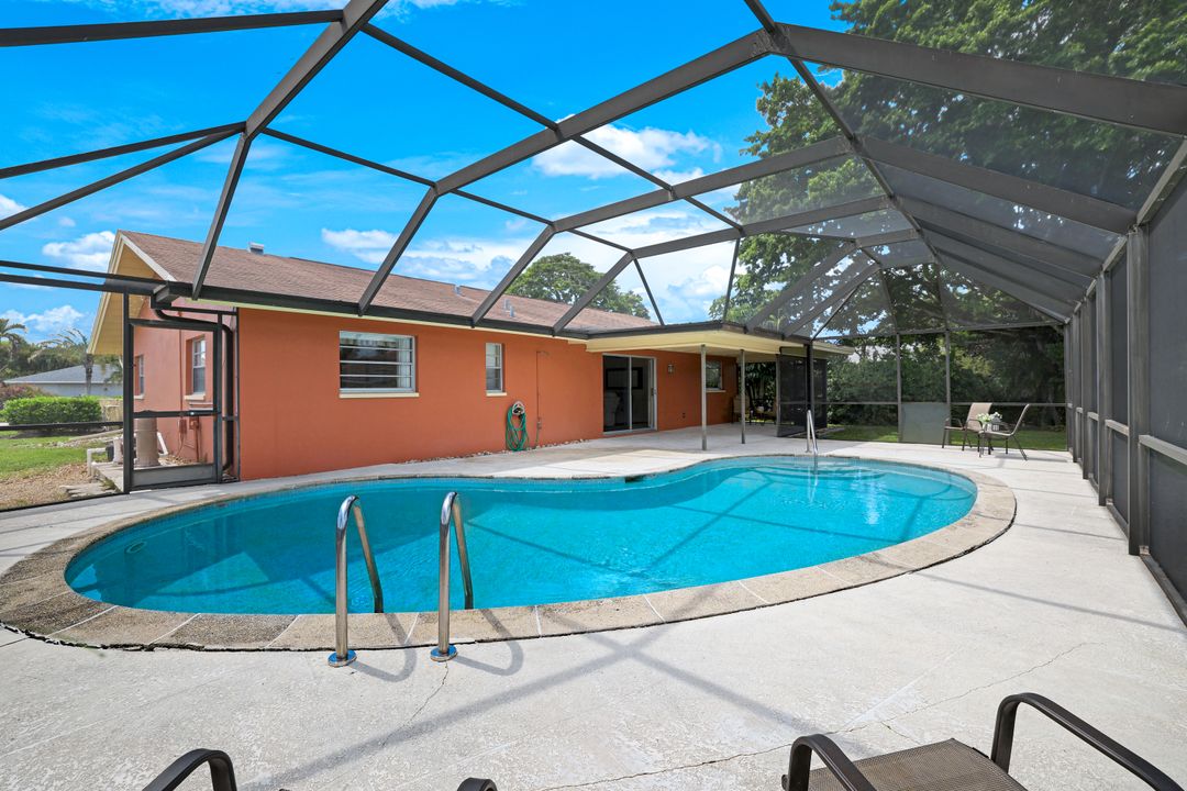133 Briarcliff Ln, Naples, FL 34113