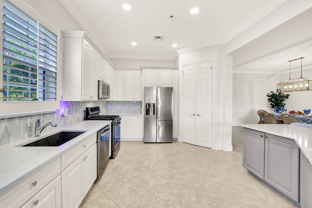 3176 Serena Ln #202, Naples, FL 34114