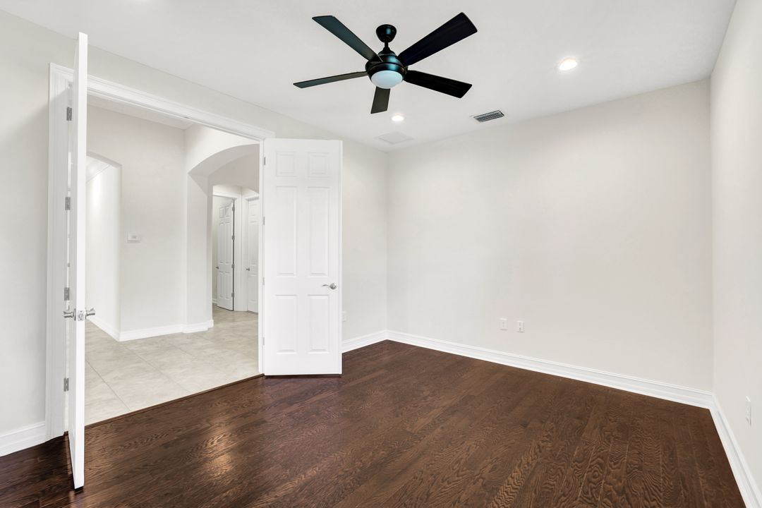 1621 Songbird Ct, Naples, FL 34120