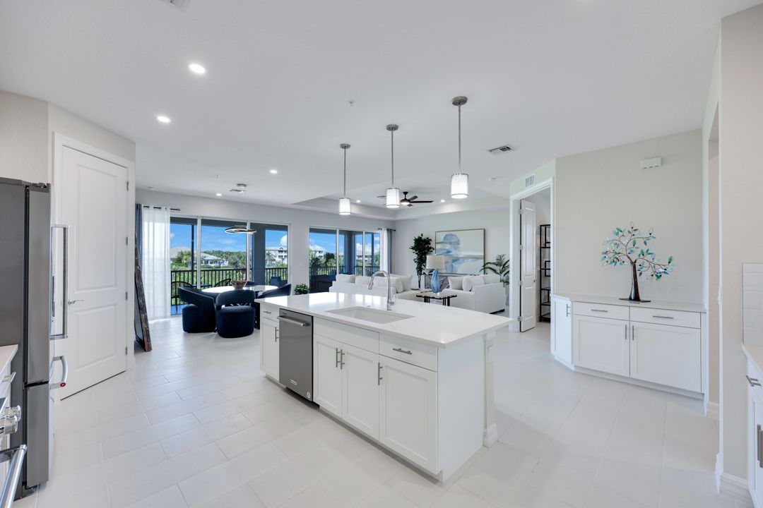 273 Indies Dr E #202, Naples, FL 34114