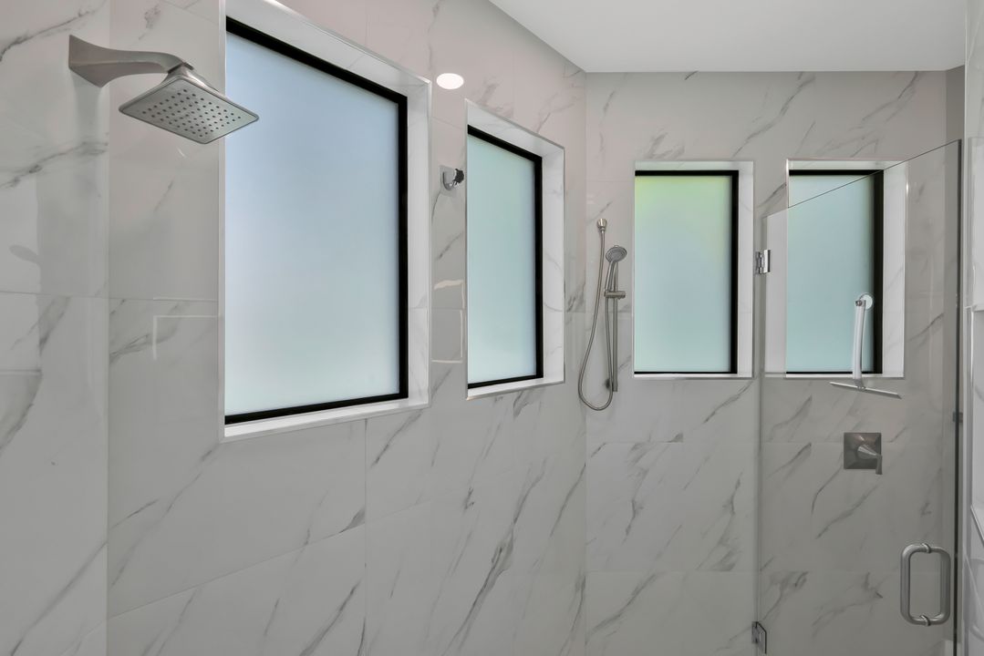 1812 Lagoon Ln, Cape Coral, FL 33914