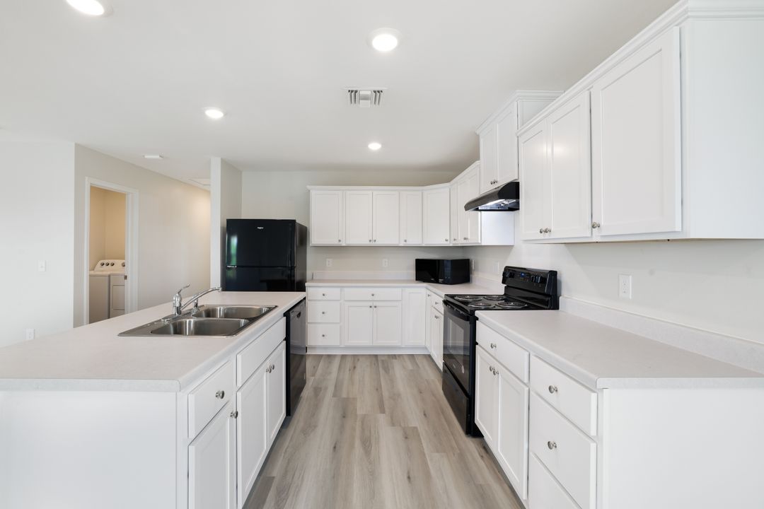 627 Palm Dr, Naples, FL 34114