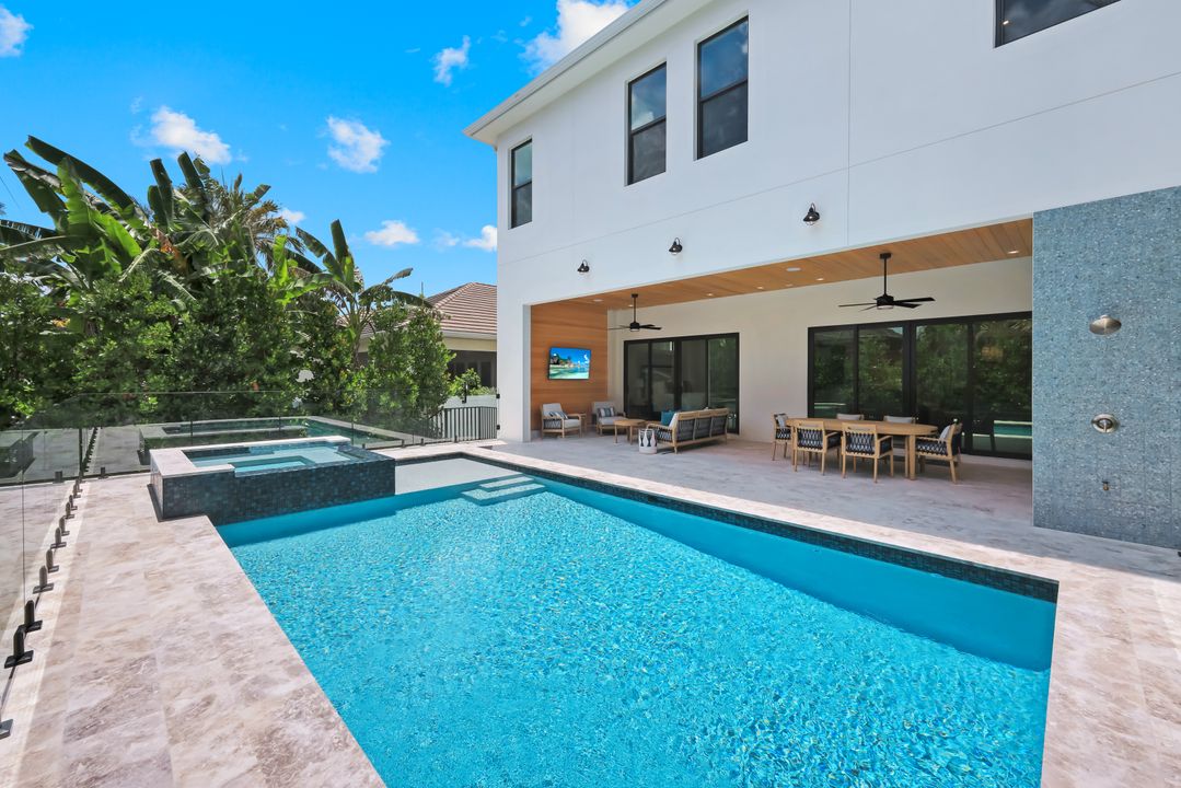 513 92nd Ave N, Naples, FL 34108